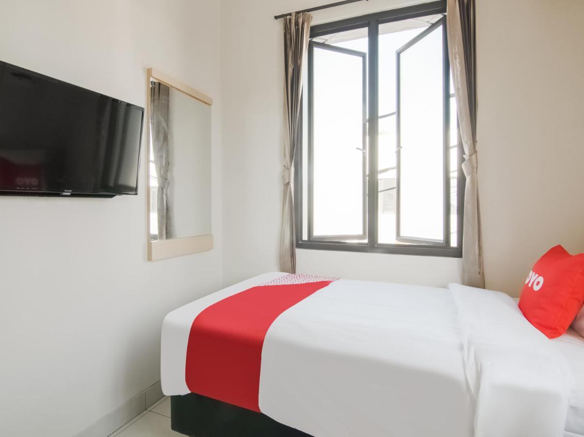 Oyo 3824 Columbus Residence J1 Telukjambe 外观 照片